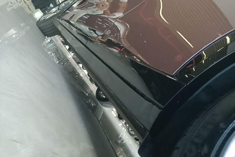 Used Xiaomi Auto YU7 2025 Ultra-Long Range High-Performance All-Wheel-Drive Max Edition Left Side Sill