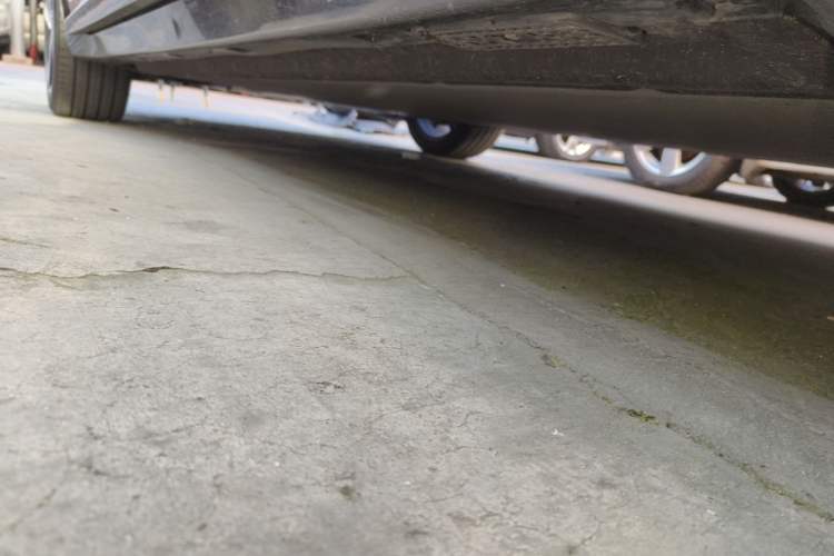 Used Xiaomi Auto YU7 2025 Ultra-Long Range High-Performance All-Wheel-Drive Max Edition Left Side Sill