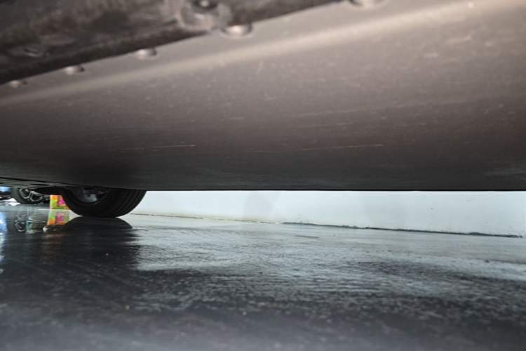 Used Xiaomi Auto YU7 2025 Ultra-Long Range High-Performance All-Wheel-Drive Max Edition Left Side Sill