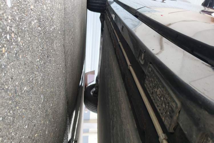 Used Xiaomi Auto YU7 2025 Ultra-Long Range All-Wheel Drive Pro Version Left Side Sill