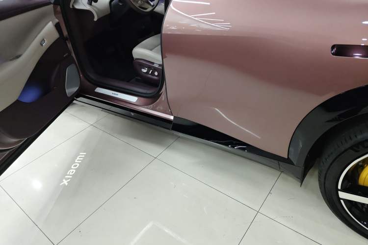 Used Xiaomi Auto YU7 2025 Ultra-Long Range High-Performance All-Wheel-Drive Max Edition Left Side Sill