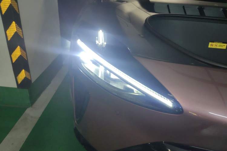 Used Xiaomi Auto YU7 2025 Ultra-Long Range All-Wheel Drive Pro Version Right Front Headlight