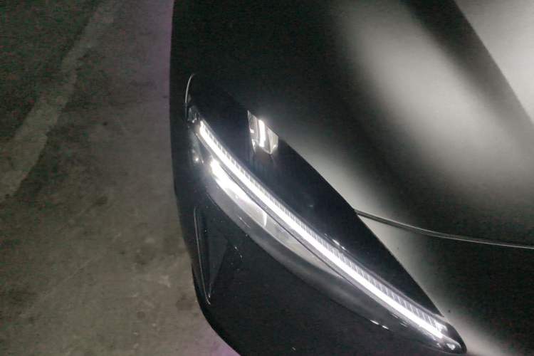Used Xiaomi Auto YU7 2025 Ultra-Long Range High-Performance All-Wheel-Drive Max Edition Right Front Headlight