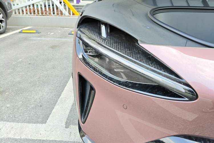 Used Xiaomi Auto YU7 2025 Ultra-Long Range High-Performance All-Wheel-Drive Max Edition Right Front Headlight