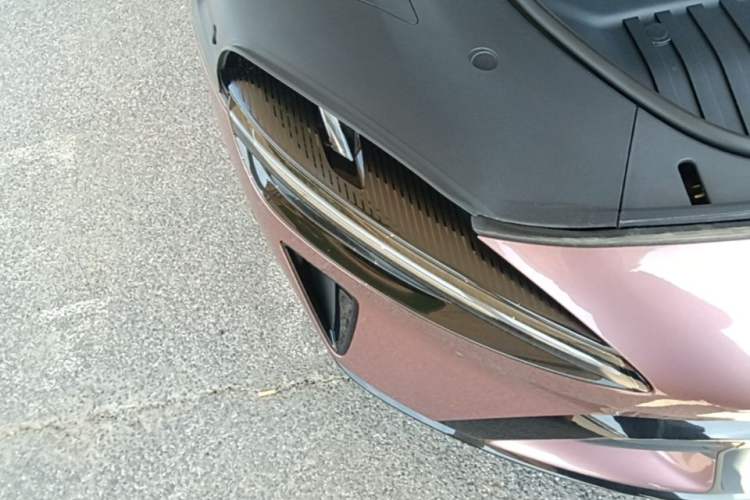 Used Xiaomi Auto YU7 2025 Ultra-Long Range High-Performance All-Wheel-Drive Max Edition Right Front Headlight