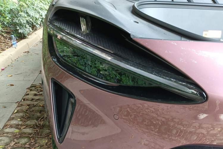Used Xiaomi Auto YU7 2025 Ultra-Long Range High-Performance All-Wheel-Drive Max Edition Right Front Headlight