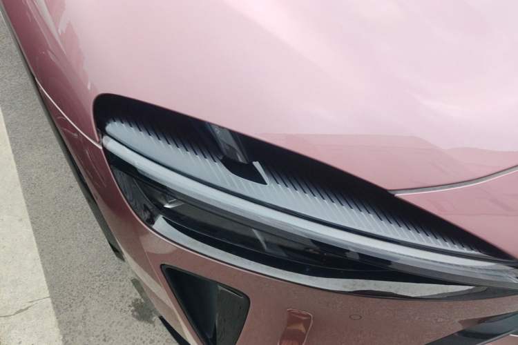 Used Xiaomi Auto YU7 2025 Ultra-Long Range High-Performance All-Wheel-Drive Max Edition Right Front Headlight