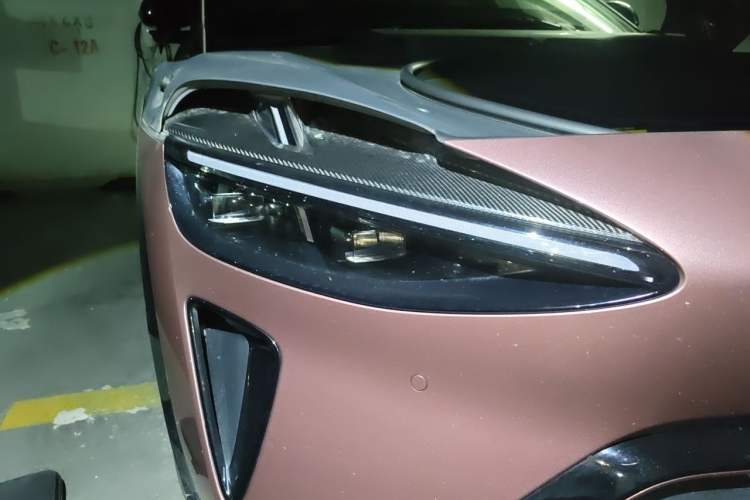 Used Xiaomi Auto YU7 2025 Ultra-Long Range High-Performance All-Wheel-Drive Max Edition Right Front Headlight