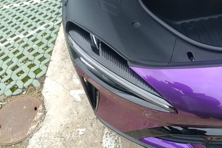 Used Xiaomi Auto YU7 2025 Ultra-Long Range All-Wheel Drive Pro Version Right Front Headlight