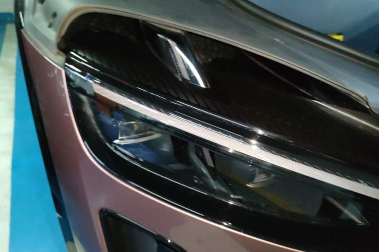 Used Xiaomi Auto YU7 2025 Ultra-Long Range High-Performance All-Wheel-Drive Max Edition Right Front Headlight