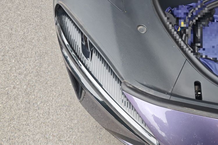 Used Xiaomi Auto YU7 2025 Ultra-Long Range Rear-Wheel Drive Version Right Front Headlight