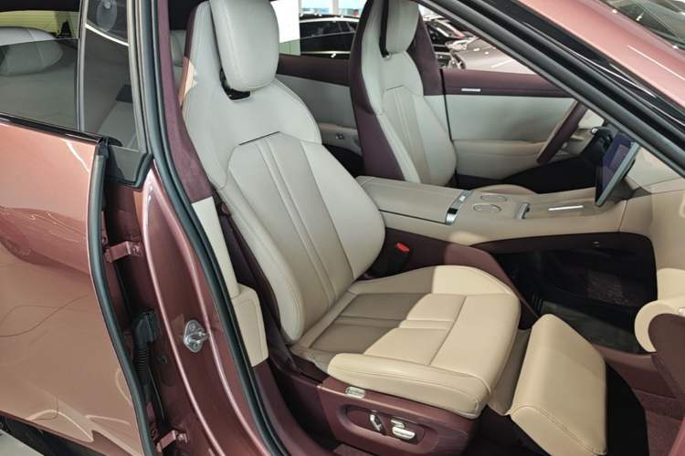 Used Xiaomi Auto YU7 2025 Ultra-Long Range High-Performance All-Wheel-Drive Max Edition Right Front Seat