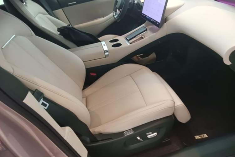 Used Xiaomi Auto YU7 2025 Ultra-Long Range High-Performance All-Wheel-Drive Max Edition Right Front Seat