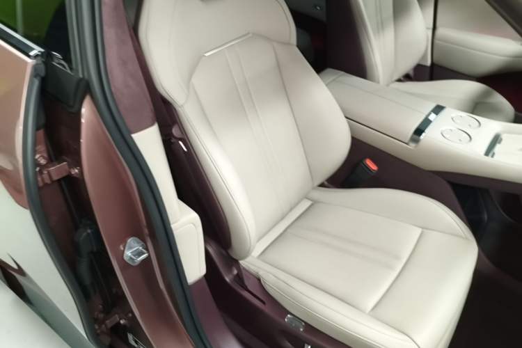 Used Xiaomi Auto YU7 2025 Ultra-Long Range High-Performance All-Wheel-Drive Max Edition Right Front Seat