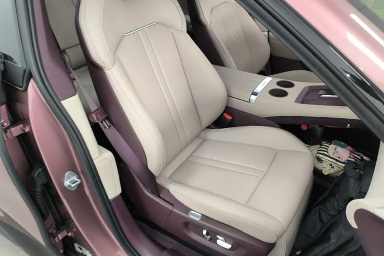 Used Xiaomi Auto YU7 2025 Ultra-Long Range All-Wheel Drive Pro Version Right Front Seat