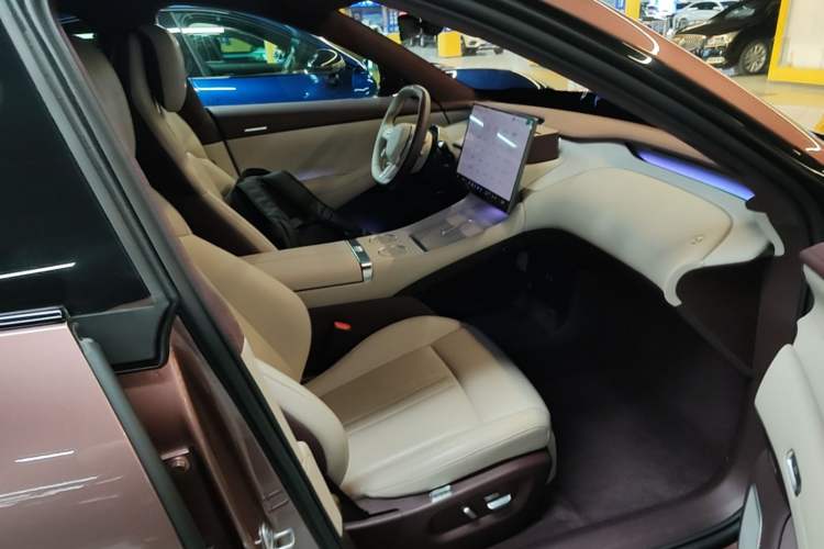 Used Xiaomi Auto YU7 2025 Ultra-Long Range High-Performance All-Wheel-Drive Max Edition Right Front Seat
