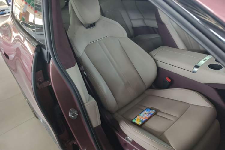 Used Xiaomi Auto YU7 2025 Ultra-Long Range High-Performance All-Wheel-Drive Max Edition Right Front Seat