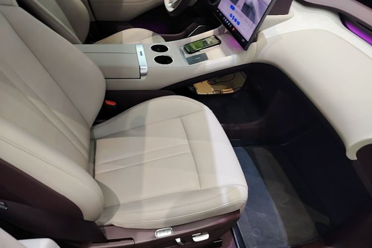 Used Xiaomi Auto YU7 2025 Ultra-Long Range High-Performance All-Wheel-Drive Max Edition Right Front Seat