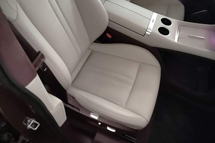 Used Xiaomi Auto YU7 2025 Ultra-Long Range High-Performance All-Wheel-Drive Max Edition Right Front Seat