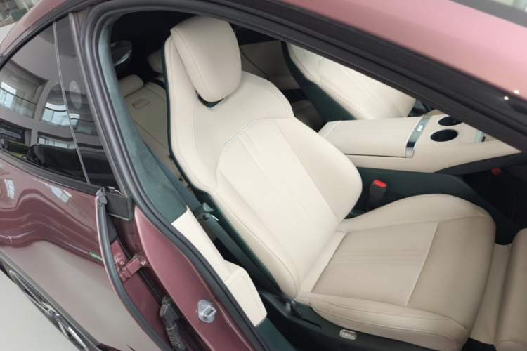 Used Xiaomi Auto YU7 2025 Ultra-Long Range High-Performance All-Wheel-Drive Max Edition Right Front Seat