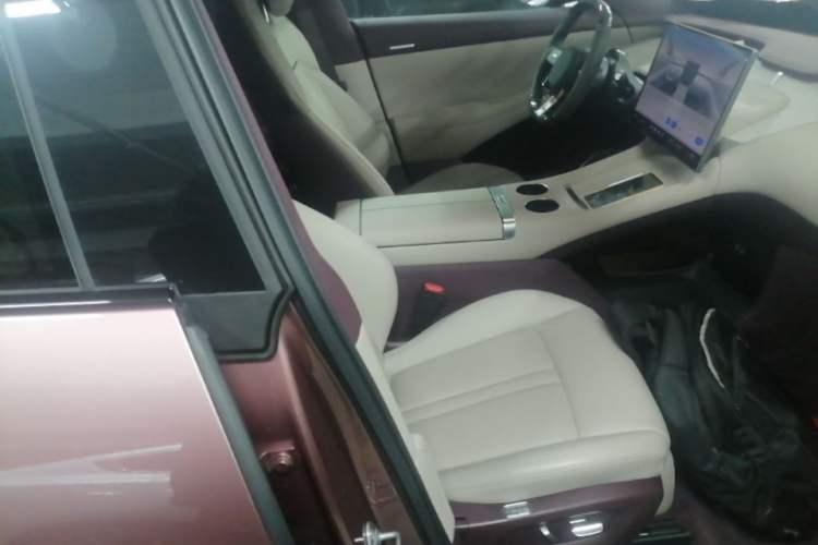 Used Xiaomi Auto YU7 2025 Ultra-Long Range High-Performance All-Wheel-Drive Max Edition Right Front Seat