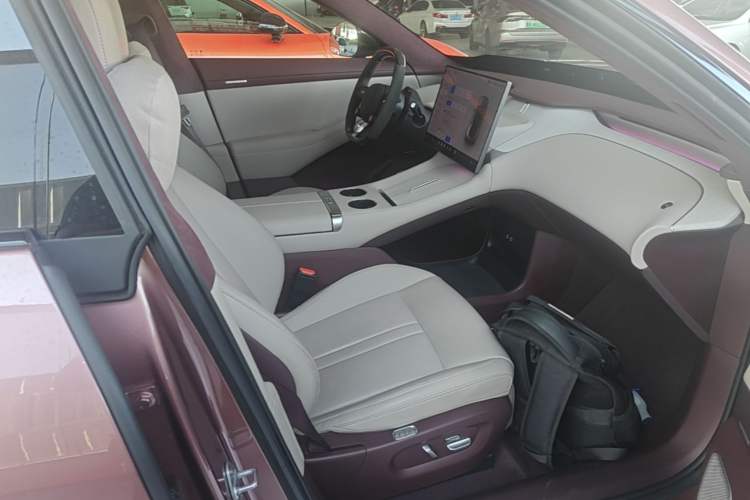 Used Xiaomi Auto YU7 2025 Ultra-Long Range High-Performance All-Wheel-Drive Max Edition Right Front Seat