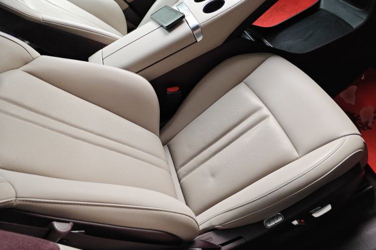 Used Xiaomi Auto YU7 2025 Ultra-Long Range High-Performance All-Wheel-Drive Max Edition Right Front Seat