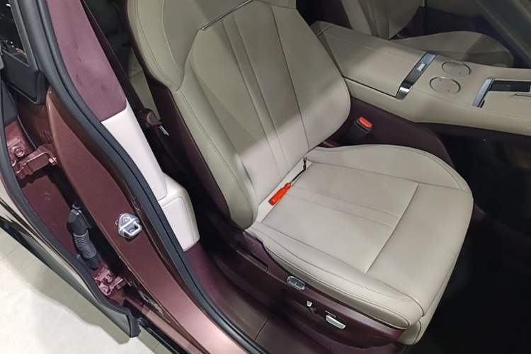 Used Xiaomi Auto YU7 2025 Ultra-Long Range High-Performance All-Wheel-Drive Max Edition Right Front Seat