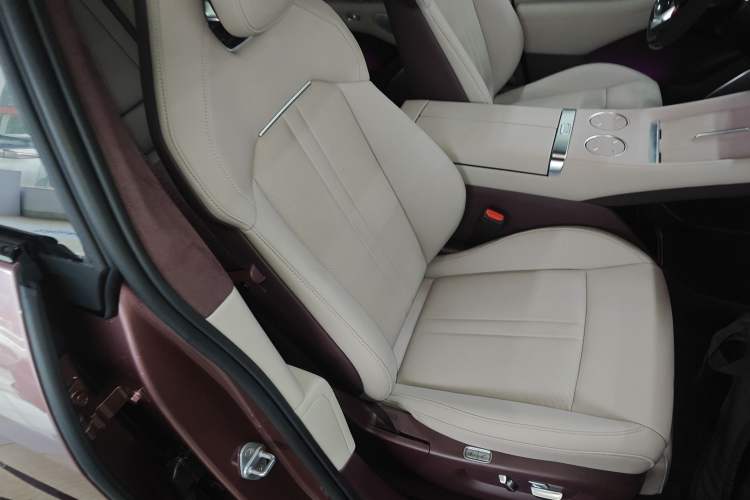 Used Xiaomi Auto YU7 2025 Ultra-Long Range High-Performance All-Wheel-Drive Max Edition Right Front Seat