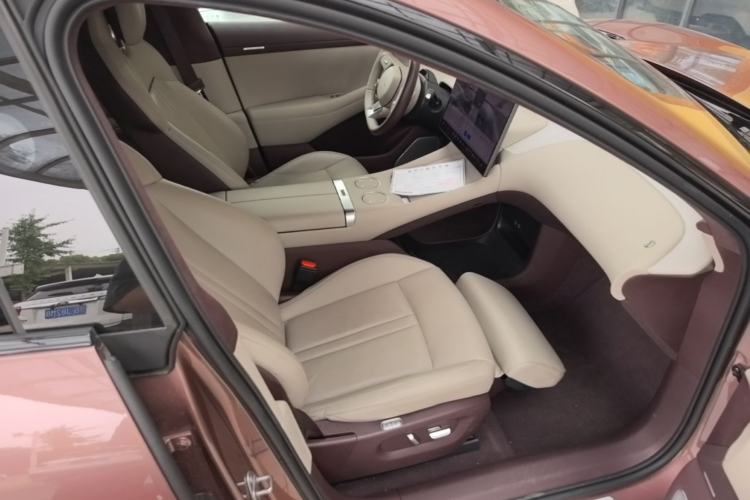 Used Xiaomi Auto YU7 2025 Ultra-Long Range High-Performance All-Wheel-Drive Max Edition Right Front Seat