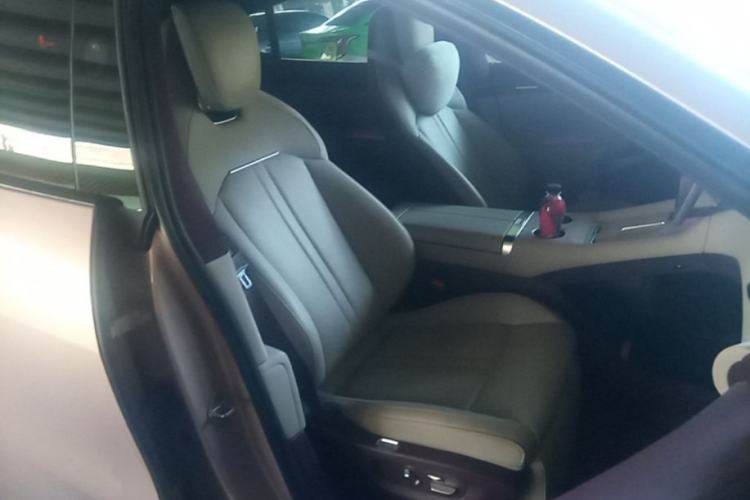 Used Xiaomi Auto YU7 2025 Ultra-Long Range High-Performance All-Wheel-Drive Max Edition Right Front Seat