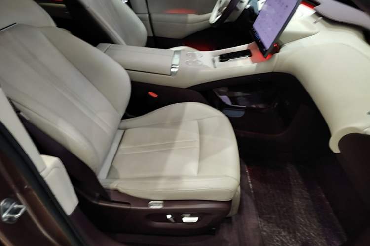 Used Xiaomi Auto YU7 2025 Ultra-Long Range High-Performance All-Wheel-Drive Max Edition Right Front Seat