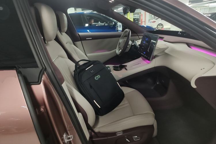 Used Xiaomi Auto YU7 2025 Ultra-Long Range High-Performance All-Wheel-Drive Max Edition Right Front Seat