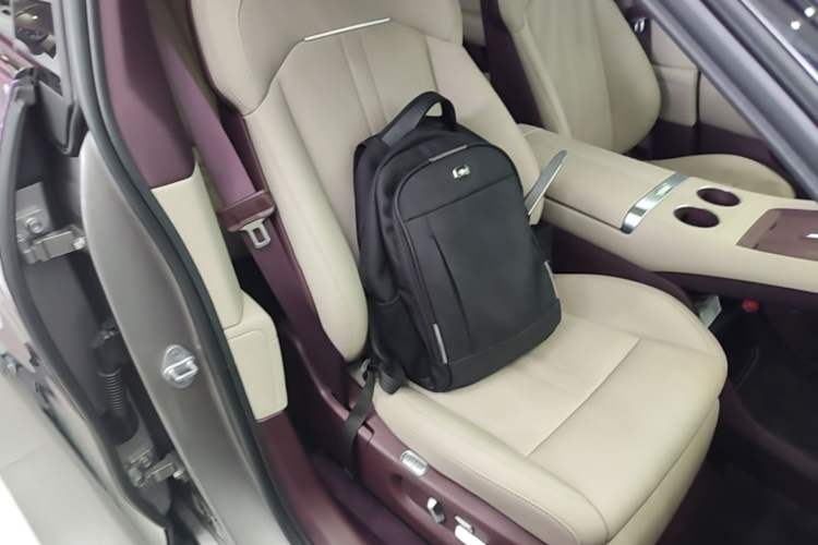 Used Xiaomi Auto YU7 2025 Ultra-Long Range Rear-Wheel Drive Version Right Front Seat