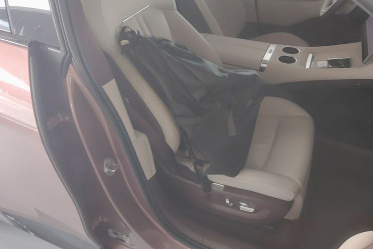 Used Xiaomi Auto YU7 2025 Ultra-Long Range High-Performance All-Wheel-Drive Max Edition Right Front Seat