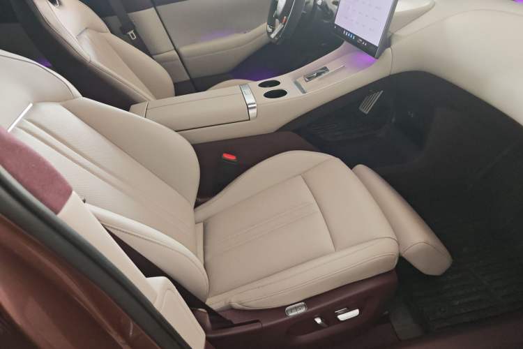 Used Xiaomi Auto YU7 2025 Ultra-Long Range High-Performance All-Wheel-Drive Max Edition Right Front Seat