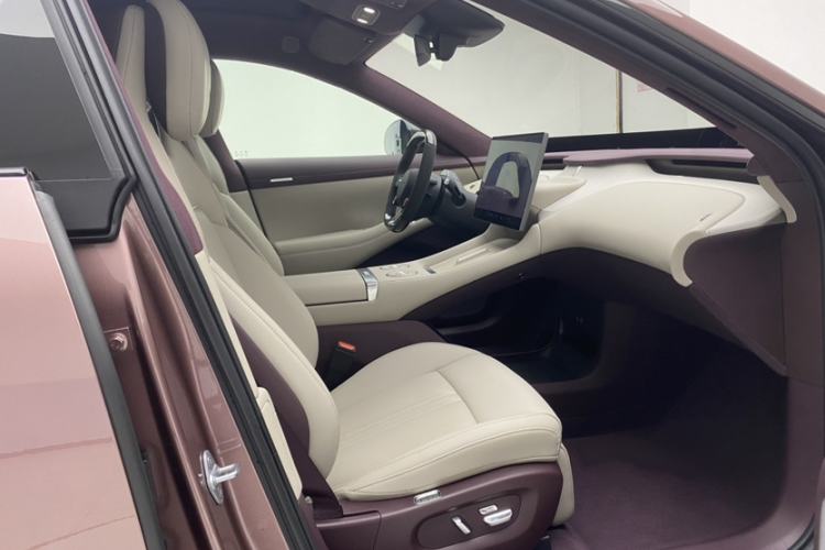 Used Xiaomi Auto YU7 2025 Ultra-Long Range High-Performance All-Wheel-Drive Max Edition Right Front Seat
