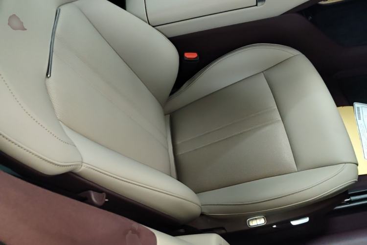 Used Xiaomi Auto YU7 2025 Ultra-Long Range High-Performance All-Wheel-Drive Max Edition Right Front Seat