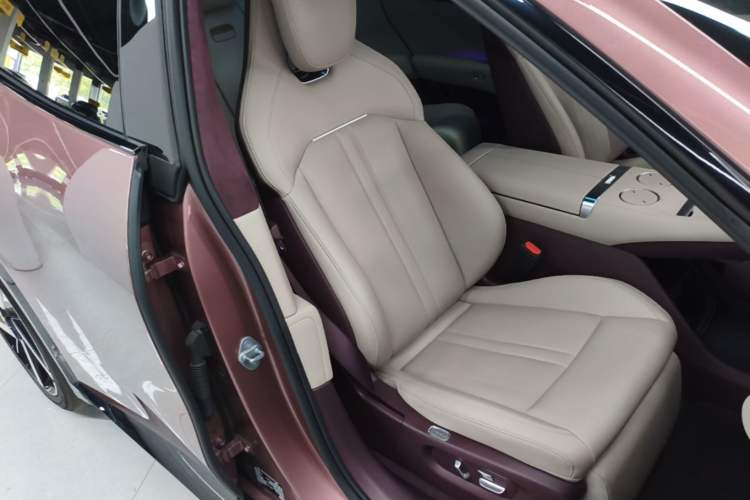 Used Xiaomi Auto YU7 2025 Ultra-Long Range High-Performance All-Wheel-Drive Max Edition Right Front Seat