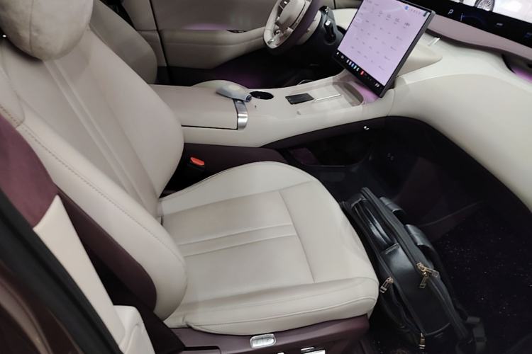 Used Xiaomi Auto YU7 2025 Ultra-Long Range High-Performance All-Wheel-Drive Max Edition Right Front Seat