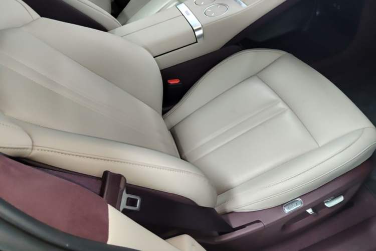 Used Xiaomi Auto YU7 2025 Ultra-Long Range High-Performance All-Wheel-Drive Max Edition Right Front Seat