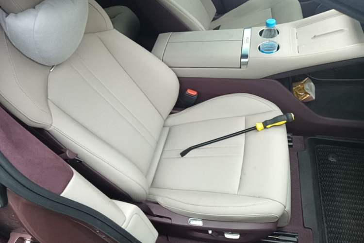 Used Xiaomi Auto YU7 2025 Ultra-Long Range High-Performance All-Wheel-Drive Max Edition Right Front Seat