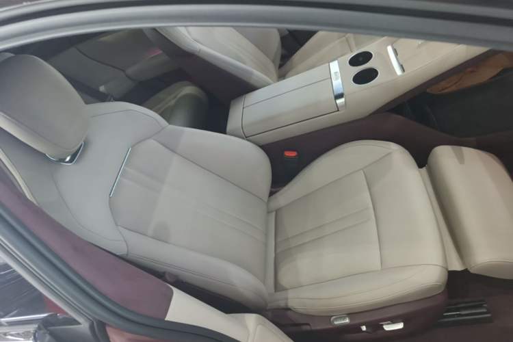 Used Xiaomi Auto YU7 2025 Ultra-Long Range High-Performance All-Wheel-Drive Max Edition Right Front Seat