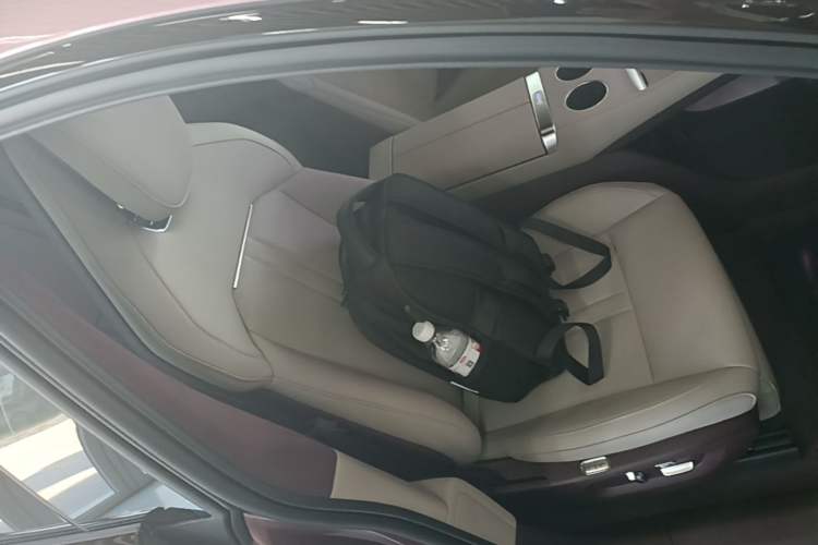 Used Xiaomi Auto YU7 2025 Ultra-Long Range High-Performance All-Wheel-Drive Max Edition Right Front Seat