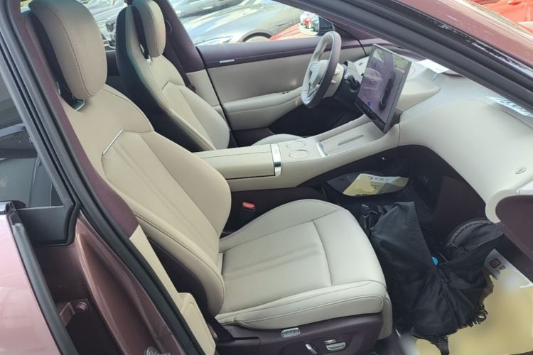 Used Xiaomi Auto YU7 2025 Ultra-Long Range High-Performance All-Wheel-Drive Max Edition Right Front Seat