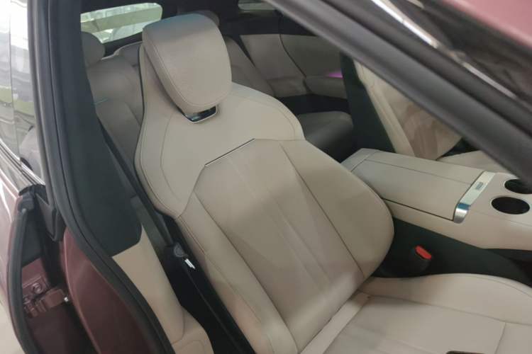 Used Xiaomi Auto YU7 2025 Ultra-Long Range High-Performance All-Wheel-Drive Max Edition Right Front Seat