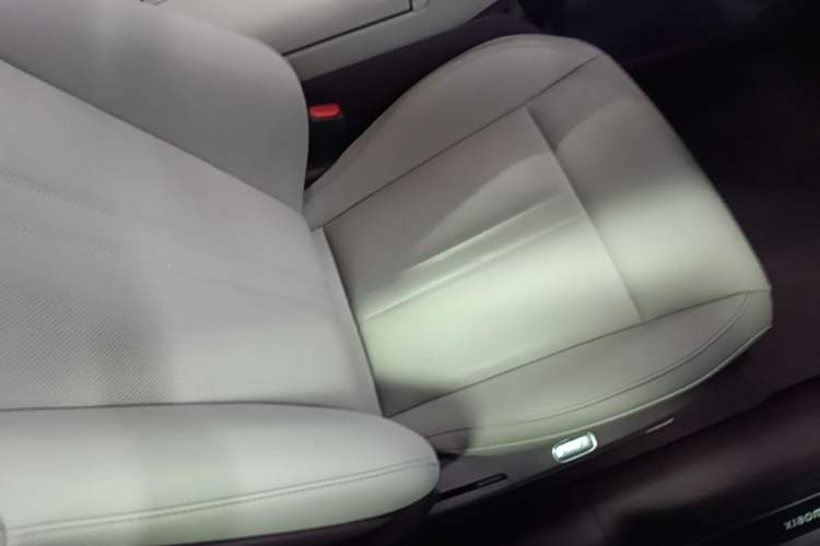 Used Xiaomi Auto YU7 2025 Ultra-Long Range High-Performance All-Wheel-Drive Max Edition Right Front Seat