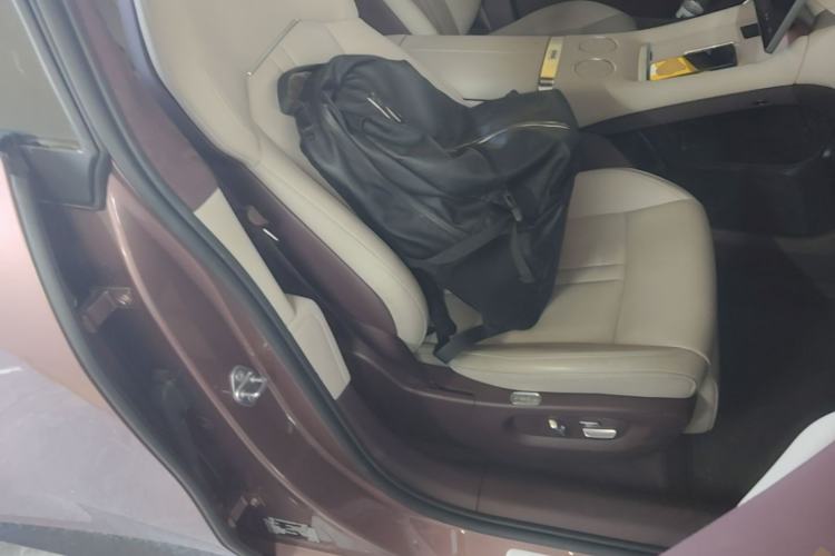 Used Xiaomi Auto YU7 2025 Ultra-Long Range High-Performance All-Wheel-Drive Max Edition Right Front Seat