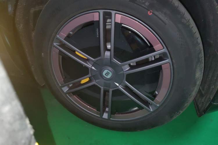Used Xiaomi Auto YU7 2025 Ultra-Long Range All-Wheel Drive Pro Version Right Front Wheel Hub