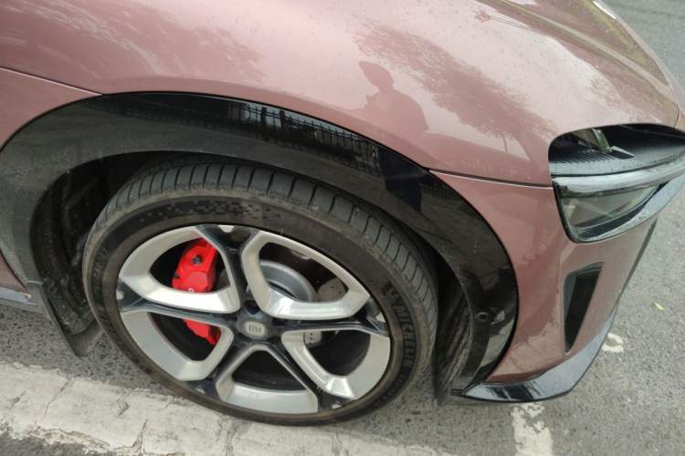 Used Xiaomi Auto YU7 2025 Ultra-Long Range High-Performance All-Wheel-Drive Max Edition Right Front Wheel Hub